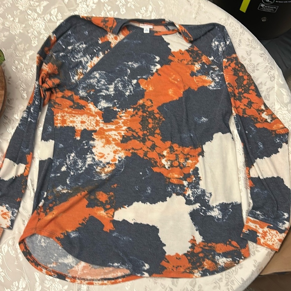 Lularoe Elizabeth long sleeve Vneck tunic